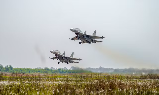Cận cảnh dàn tiêm kích Su-30MK2 diễn tập chuẩn bị đại lễ 30/4
