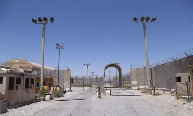 Lối vào phi trường Bagram. (Ảnh: Xinhua)