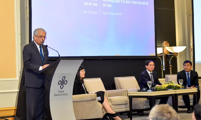 Điều phối viên LHQ tại Việt Nam Kamal Malhotra phát biểu tại toạ đảm. (Ảnh: Mofa)