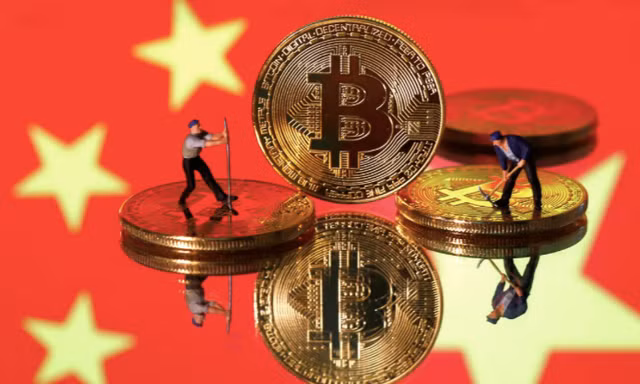 Giới chức Trung Quốc đang mạnh tay dẹp hoạt động đào tiền ảo. (Tranh Reuters)