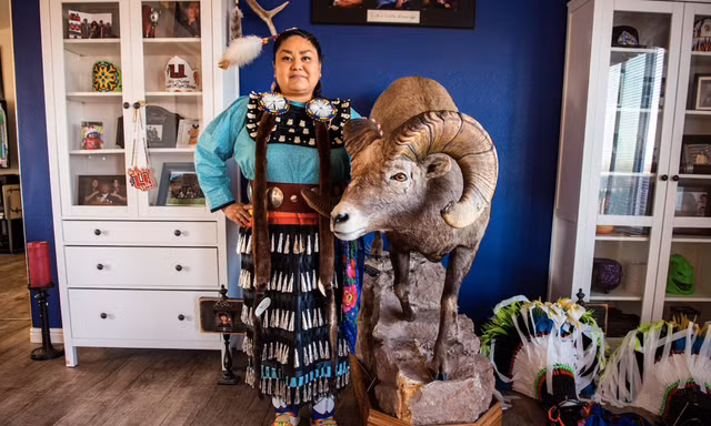 Chị Ramalda Mountainlion, một phụ nữ thổ dân sống trong khu bảo tồn thuộc bang Utah. (Ảnh: National Geographic)