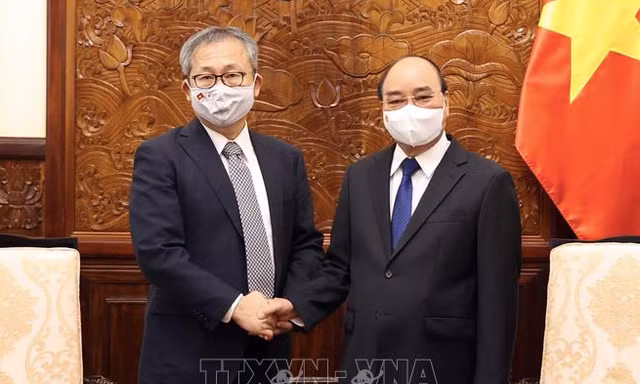 Chủ tịch nước Nguyễn Xuân Phúc tiếp Đại sứ Nhật Yamada Takio. (Ảnh: TTXVN)