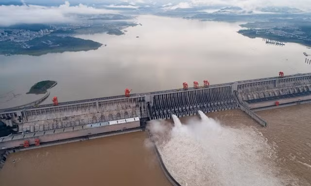 Một đập thuỷ điện trên sông Brahmaputra. (Ảnh: Indiandefencereview)