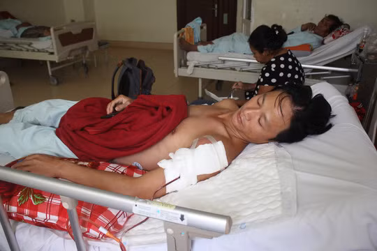 Nạn nhân được điều trị tại bệnh viện.