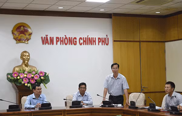 Ông Đỗ Ngọc Huỳnh (đứng) phát biểu trong một buổi lễ năm 2015. Ảnh: VGP.