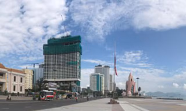Các dự án condotel đang xây dựng rầm rộ ở TP Nha Trang, tỉnh Khánh Hòa.