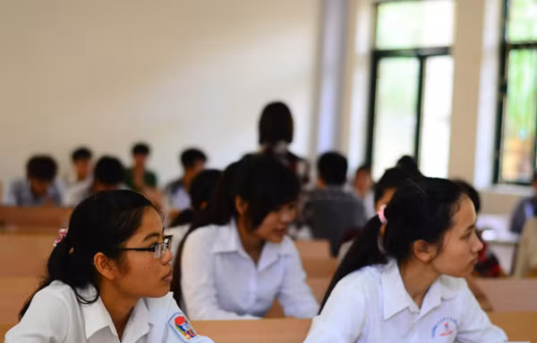 Nhiều thí sinh bị đình chỉ vì điện thoại di động