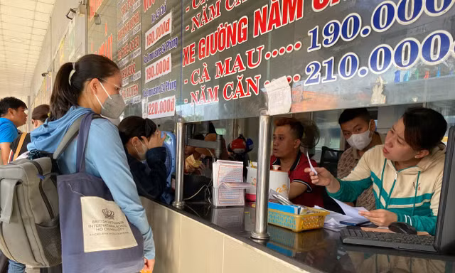 Giá vé xe khách đi tỉnh ở TPHCM dịp lễ 30/4 tăng không quá 40%