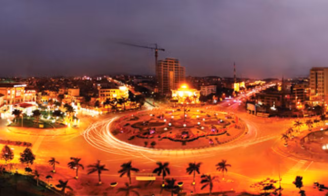 Ngã Sáu trung tâm thành phố Bắc Ninh về đêm.