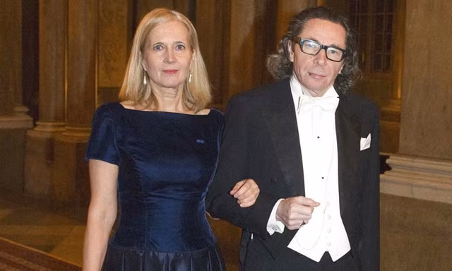 Nhà văn hóa Thụy Điển gốc Pháp Jean-Claude Arnault (phải) bị tố cáo tấn công tình dục 18 phụ nữ và bà Katarina Frostenson. Ảnh: AP.