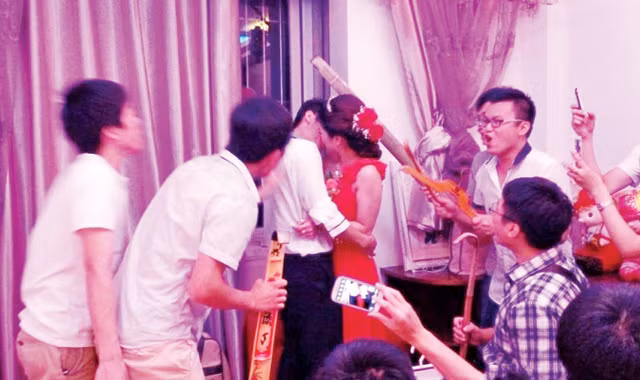 Náo động phòng vui vẻ
