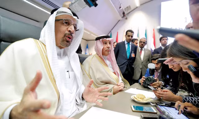Bộ trưởng Năng lượng Ả rập Xê- út Khalid al-Falih cảnh báo thế giới có thể đối mặt với thâm hụt nguồn cung dầu mỏ. Ảnh: New York Times.