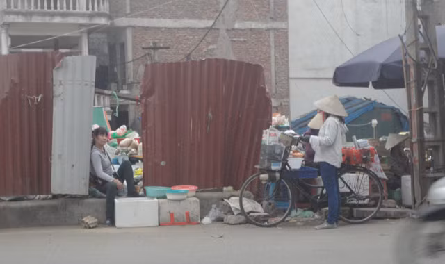Phá tôn chắn để bán hàng