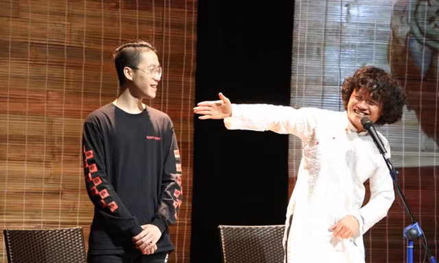 Ngô Hồng Quang mời nghệ sĩ Trung Bảo biểu diễn beatbox cùng đàn nhị, chiêng dây và đàn tính…