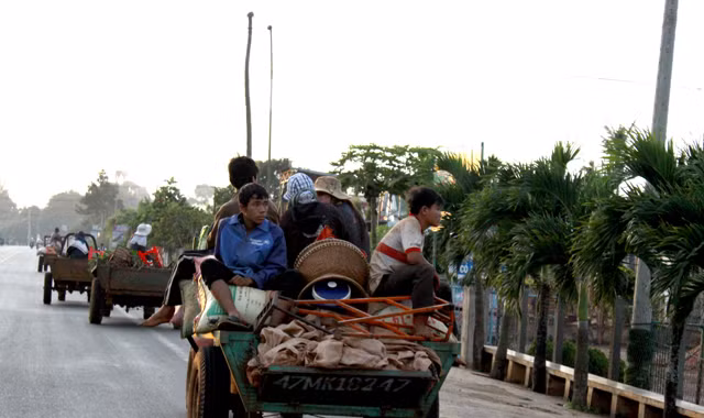 Công nông chưa thôi lượn phố