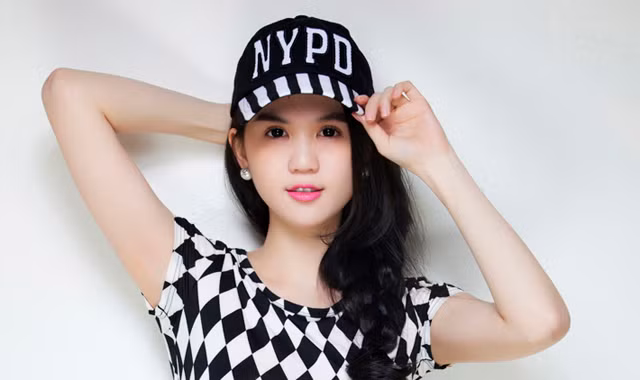 Ngọc Trinh: Thấy người ăn khoai, vác mai đi đào