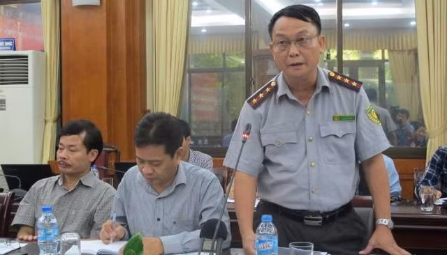 Ông Phạm Tiến Dũng, (đứng), Trưởng phòng thanh tra chuyên ngành, Thanh tra Bộ NNPTNT