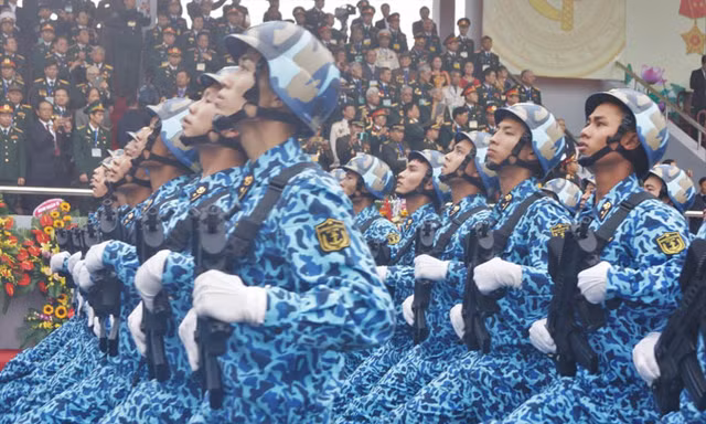 Theo đại úy Nguyễn Mạnh Ninh, cán bộ, sĩ quan trẻ phải có lối sống lành mạnh để làm gương cho chiến sĩ, góp phần xây dựng mối quan hệ cán - binh đoàn kết. Ảnh: Nguyễn Minh.