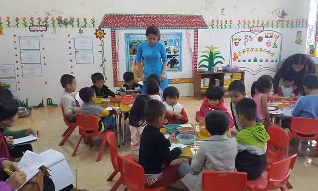 Trẻ mầm non Kỳ Phú trong một giờ học.