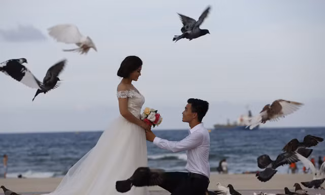 Ai cũng mong bình yên sau hôn nhân, nhưng cuộc sống luôn là ẩn số thử thách tình yêu. Ảnh minh họa: Hồng Vĩnh.