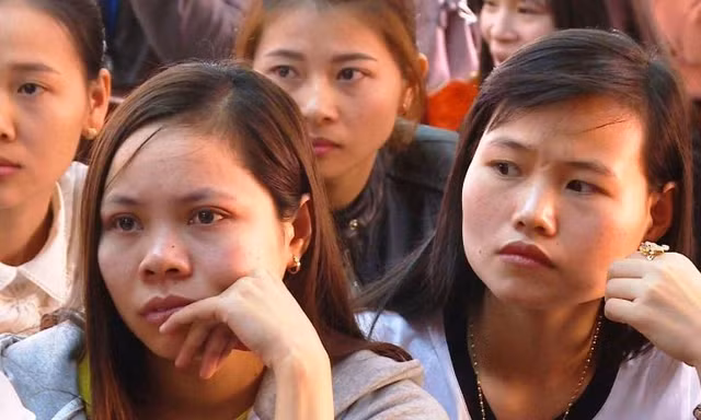 Hàng trăm giáo viên Krông Pắc lo buồn trước nguy cơ mất việc. Ảnh Vũ Long