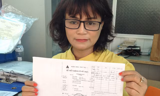 Đã nhiều năm qua, sau khi toà tuyên bà Trinh thắng kiện, tiền trong sổ tiết kiệm “bốc hơi” vẫn chưa được ngân hàng trả lại.