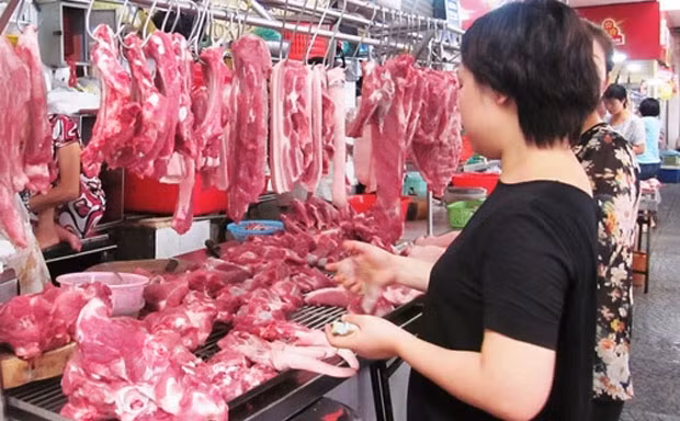 Chợ 30 Tết: 1kg thịt bò mua được 10 kg thịt lợn