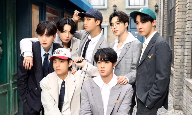 Dù tạm ngưng hoạt động nhóm, BTS vẫn bất ngờ tái xuất với sản phẩm đủ 7 thành viên
