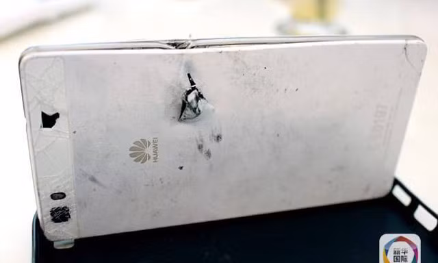 Shanghaiist đưa tin, doanh nhân Siraaj Abraham (41 tuổi) bị vướng vào một vụ cướp có vũ trang bên ngoài nhà ở Cape Town, Nam Phi hồi cuối tháng Tám.