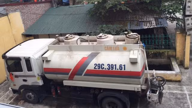 Bỏ lọt tội phạm vụ buôn lậu hơn 8 nghìn lít xăng?
