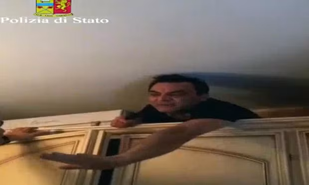 Antonio Pelle bị bắt khi đang trốn trong phòng bí mật tại nhà riêng ở Bovalino.