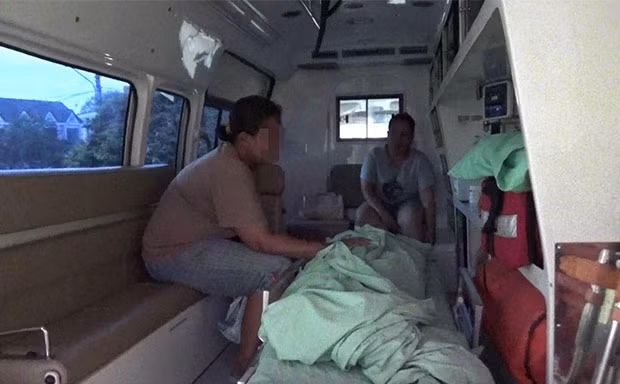Người mẹ và bạn thân bên thi thể con gái 8 tuổi.