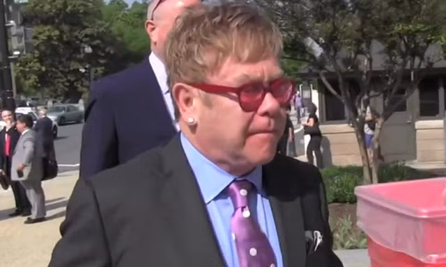 Danh ca người Anh Elton John.