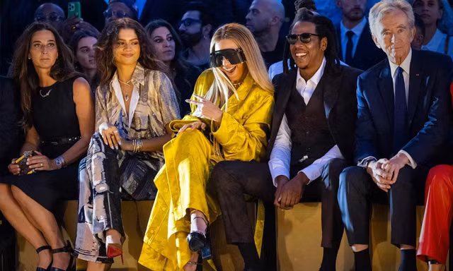 Sắp xếp chỗ ngồi hàng ghế đầu cho một show thời trang đều phải có tính toán cả