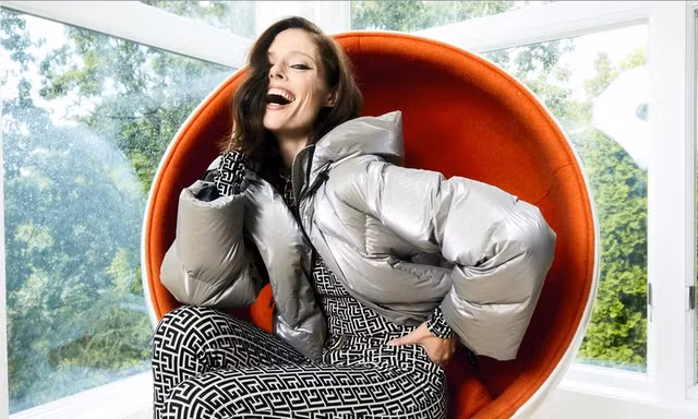 Soi tủ quần áo của siêu mẫu Coco Rocha để cập nhật những xu hướng thời thượng nhất