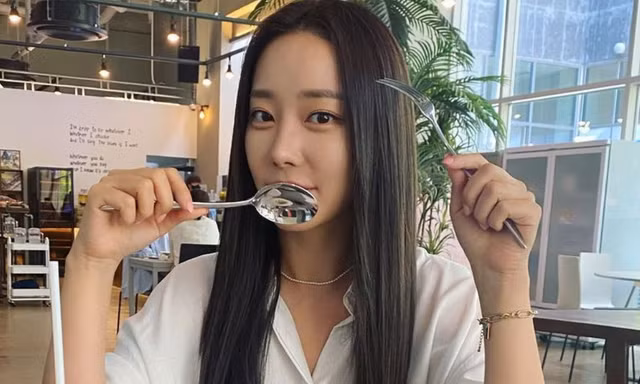 Ở Hàn Quốc tránh mặc trang phục hở xương quai xanh, mỗi nước lại có cấm kỵ rất lạ
