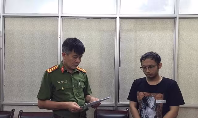 Ông Lê Thái Sơn khi bị tạm giữ.