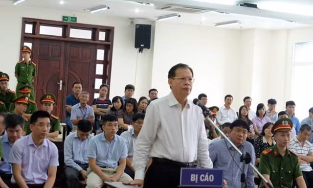 Bị cáo Phùng Đình Thực tại tòa phúc thẩm.