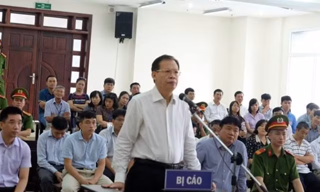 Bị cáo Phùng Đình Thực tại tòa phúc thẩm.