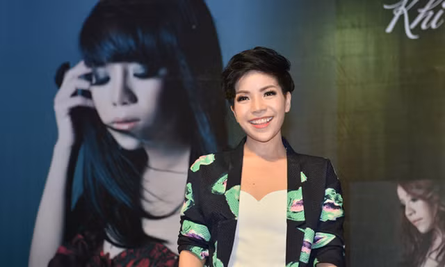 Minh Chuyên hạnh phúc trong ngày ra mắt album Vol 1 'Khi nào anh thuộc về em'.