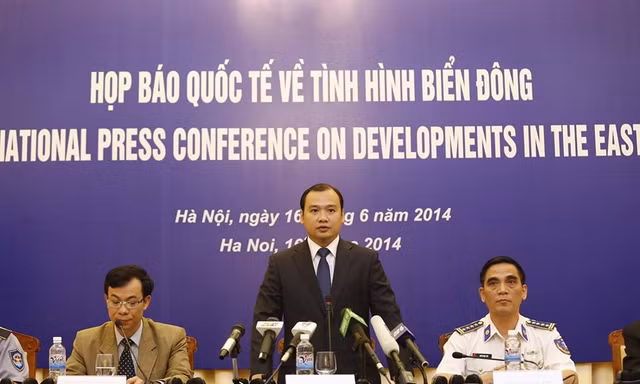 Ông Lê Hải Bình, Quyền Vụ trưởng Vụ Thông tin báo chí, Người phát ngôn Bộ Ngoại giao Việt Nam, tại họp báo chiều 16/6. Ảnh: Như Ý