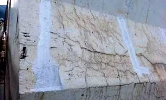 Vị trí nứt nẻ sâu trước khi được tô trám.
