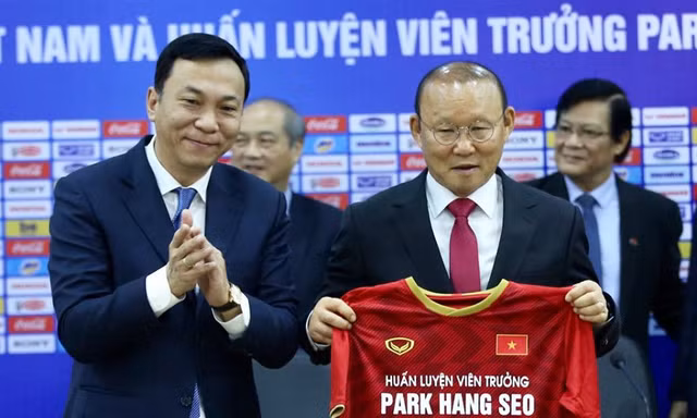 Sắc thái Park Hang Seo trong buổi ký hợp đồng mới với VFF