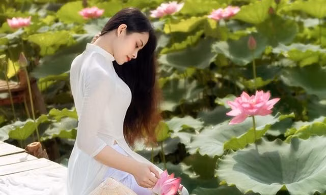 Vẻ đẹp dung dị của nữ sinh Ngân hàng