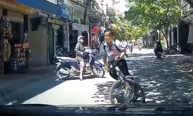 Học sinh đi xe đạp gặp 'Ninja Lead' và cái kết 'đắng'