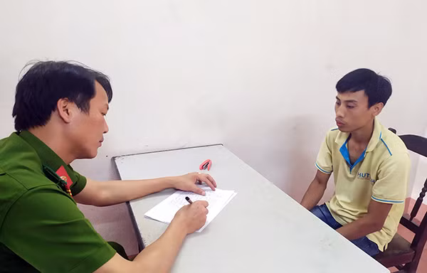 Tạm giữ gã đàn ông có hành vi biến thái khi tham gia giao thông