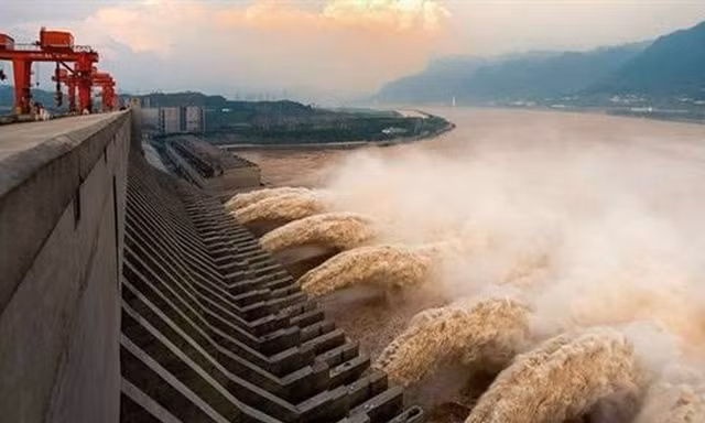 Việc xây dựng đập Tam Hiệp ảnh hưởng nghiêm trọng đến môi trường sông Dương Tử (ảnh: China Daily)