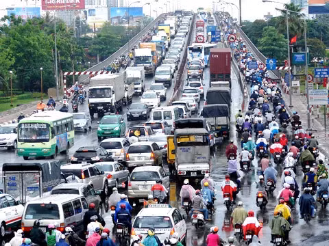 Ùn tắc giao thông từ lâu đã trở thành vấn đề “nóng” ở Hà Nội và TP.Hồ Chí Minh. (Ảnh: PA)