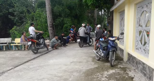 Bị bắn chết vì... xin nghỉ nhậu