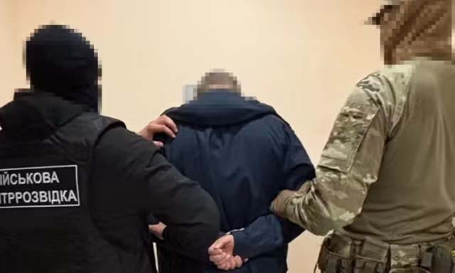 Ukraine bắt giữ một chỉ huy quân đội bị cáo buộc làm 'tay trong' cho Nga